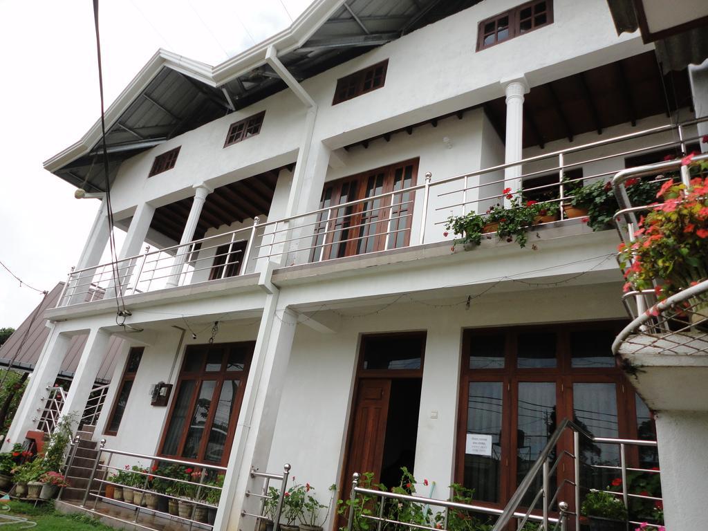 Hotel Eranga Guest Nuwara Eliya Esterno foto
